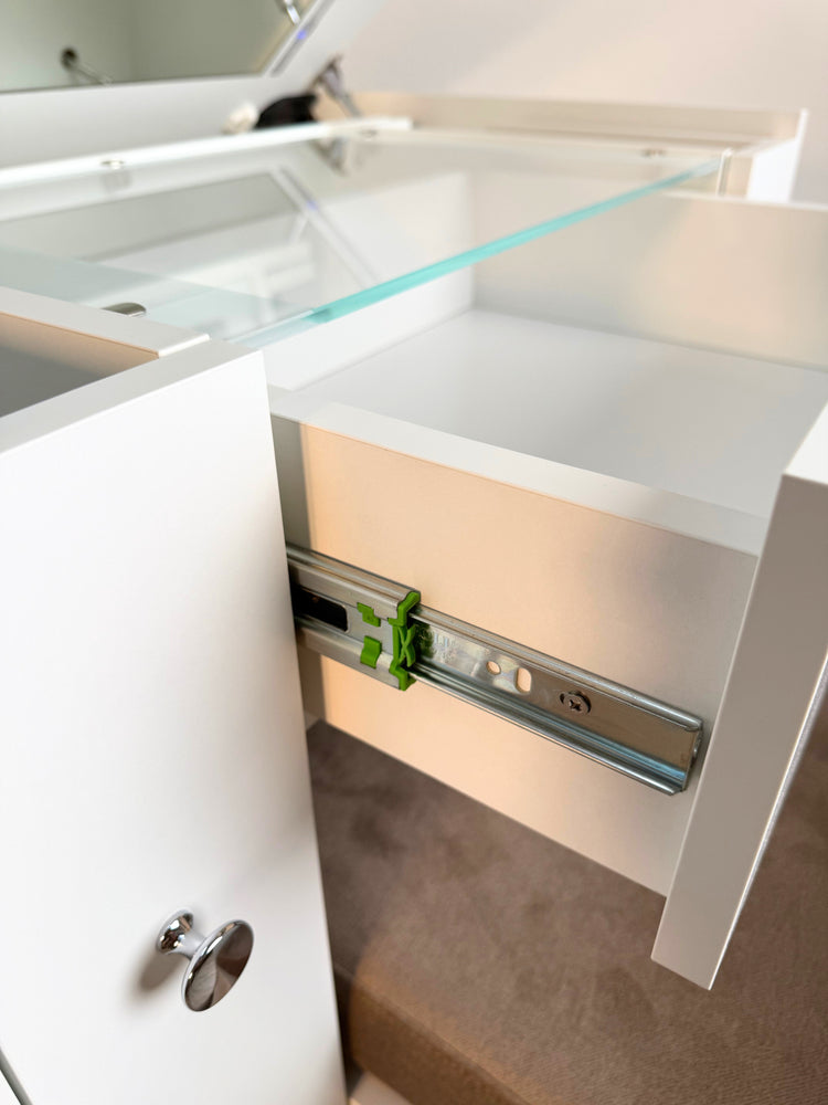 BrandBox Beauty - Dein mobiler Schminktisch mit gepolstertem Sitzhocker