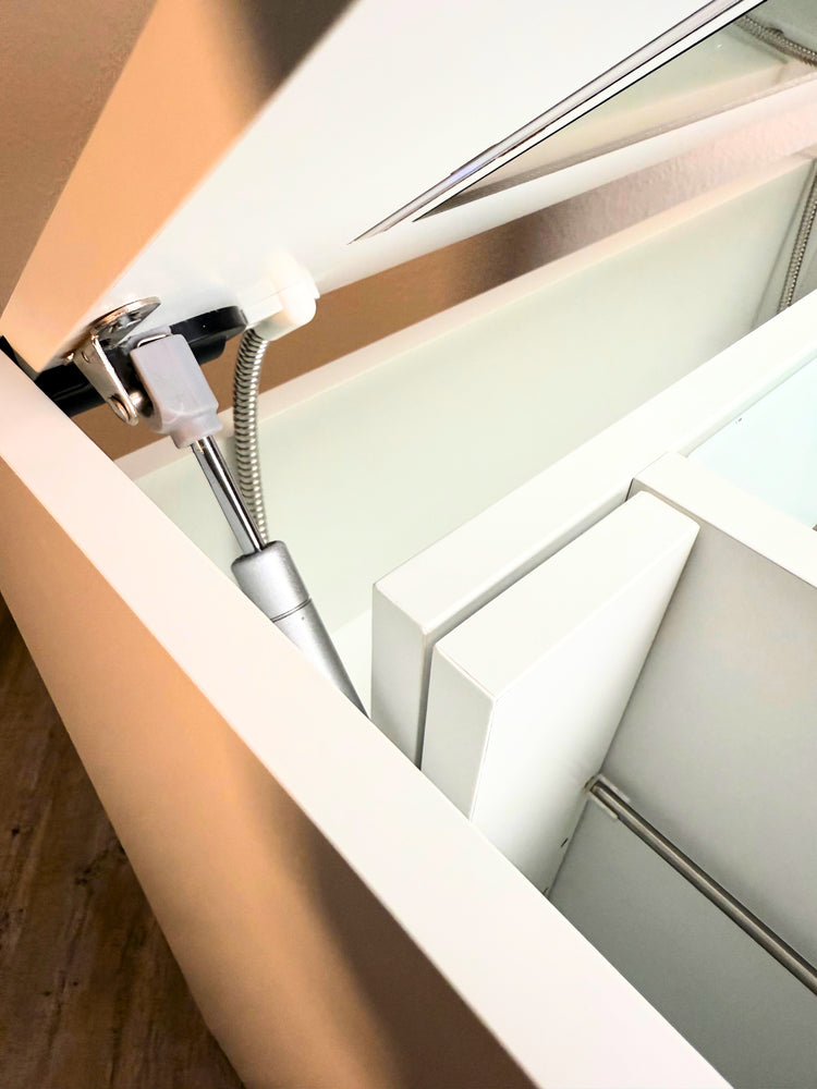 BrandBox Beauty - Dein mobiler Schminktisch mit gepolstertem Sitzhocker