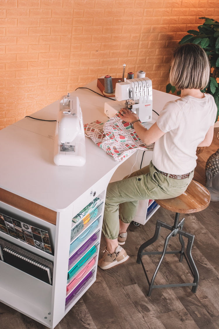 BrandBox MAXI DESK - Erhöhter Bastelschreibtisch - The Brand Box Handel & Vertrieb GmbH