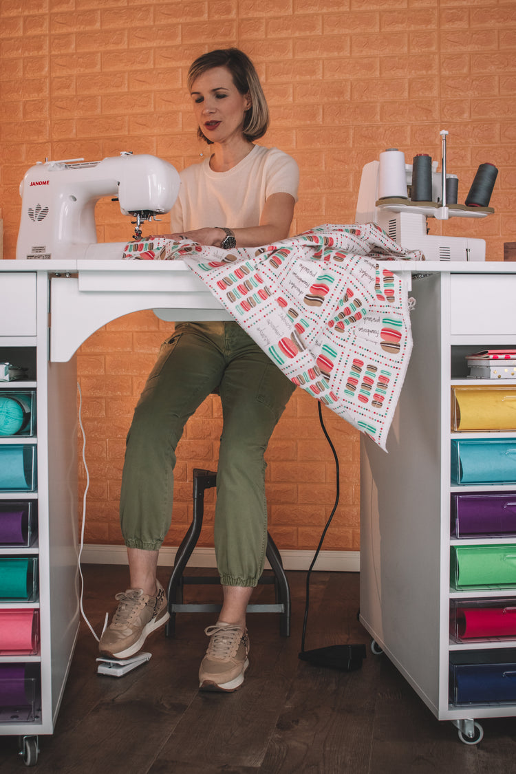 BrandBox MAXI DESK - Erhöhter Bastelschreibtisch - The Brand Box Handel & Vertrieb GmbH